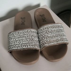 Flat sandals